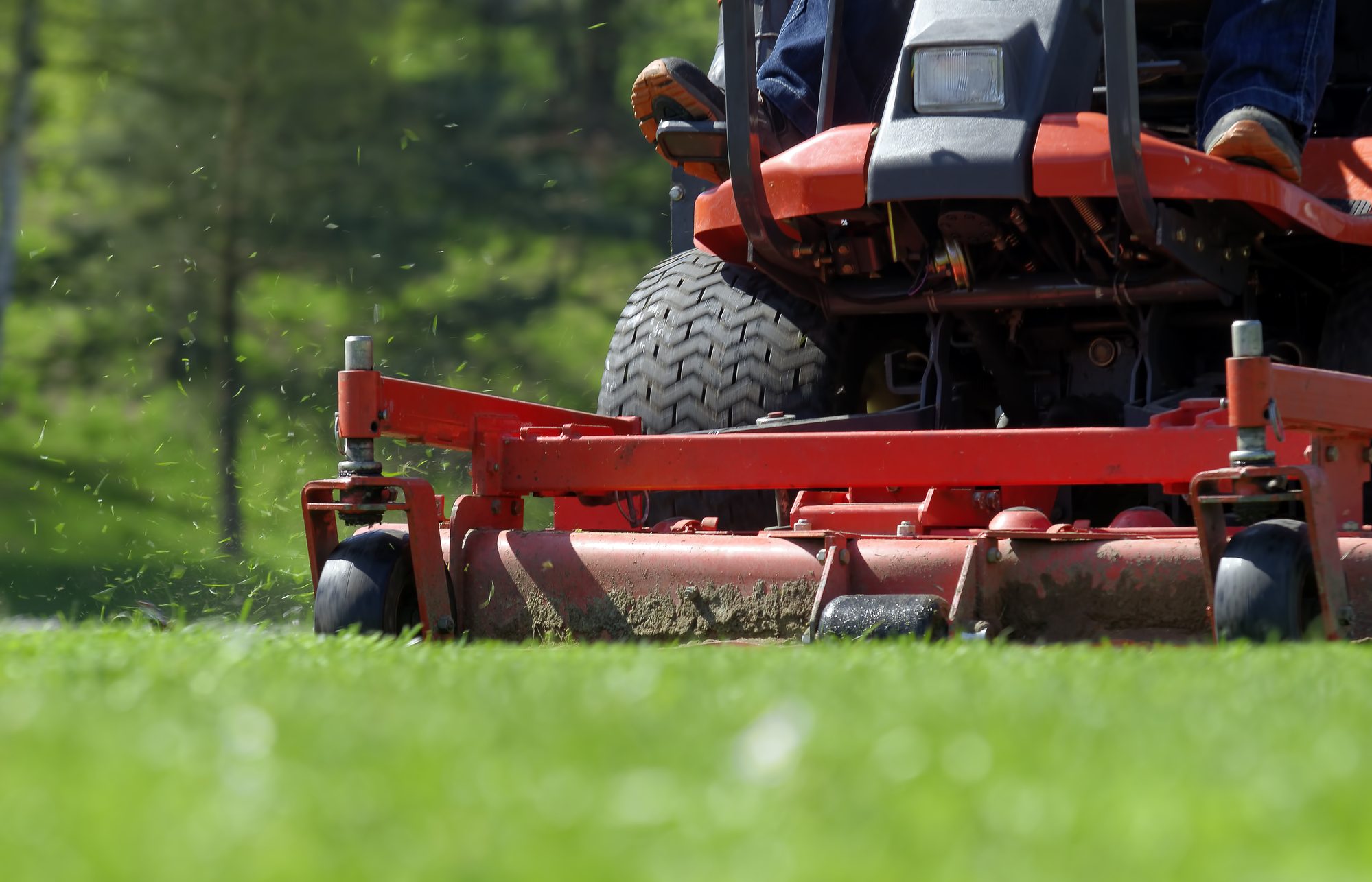 Ride-on lawnmower